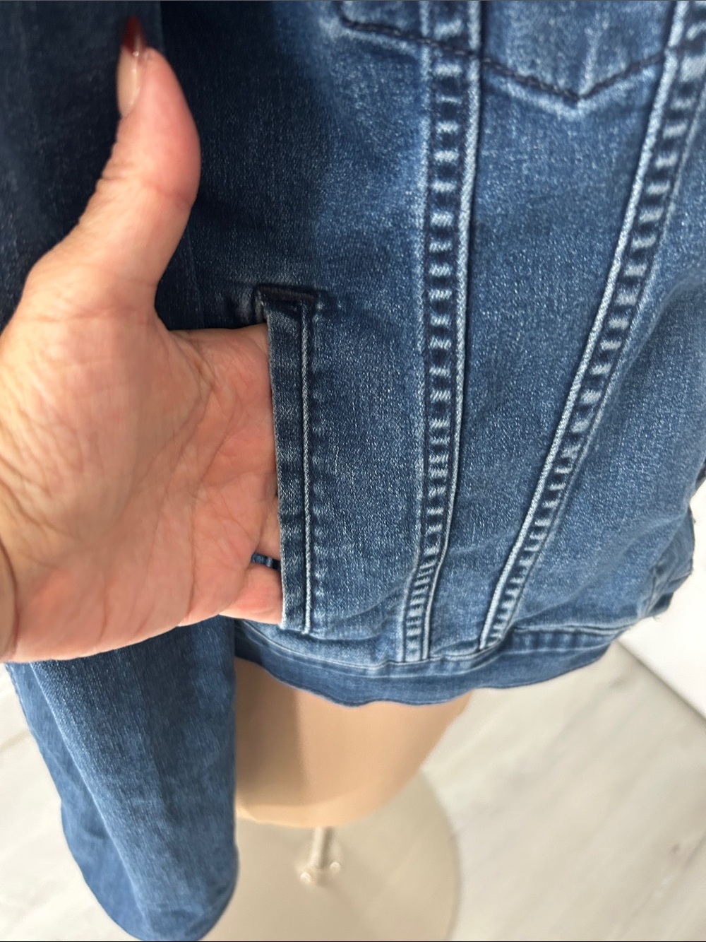 Levi’s Stretch Denim Trucker Jacket - Picture 6 of 8